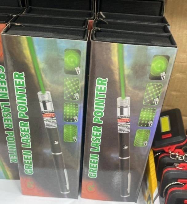 لیزر پوینتر گرین Green laser pointer دارای  ۵ سری و برد ۳ کیلومتر